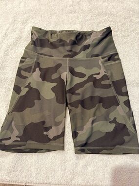 Old Navy Olive Camo High-Rise Bike Shorts
